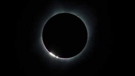 Baily's Beads appear as the Moon makes its final move over the Sun during the total solar eclipse. (Photo: Nasa) Baily's Beads appear as the Moon makes its final move over the Sun during the total solar eclipse. (Photo: Nasa)