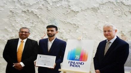 Aman Narayan was honoured with a prize of Rs 50,000 at the Embassy of Finland in a ceremony attended by Kimmo Lähdevirta, Ambassador of Finland in India. (Image: Embassy of Finland in India)