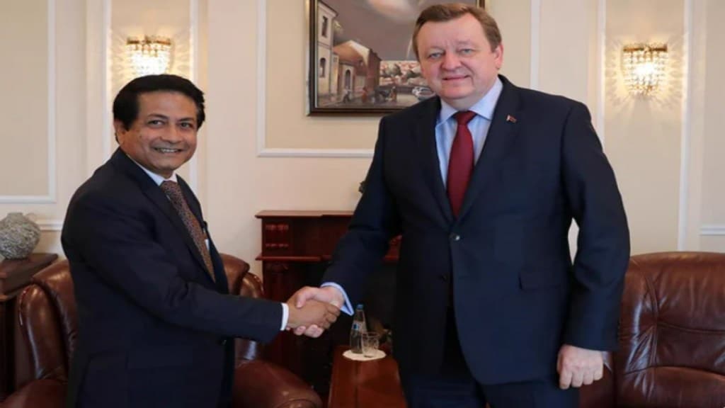 India's Ambassador to Belarus Alok Jha with Foreign Minister of Belarus Sergei Aleinik. (Photo: Twitter//@IndiainBelarus)