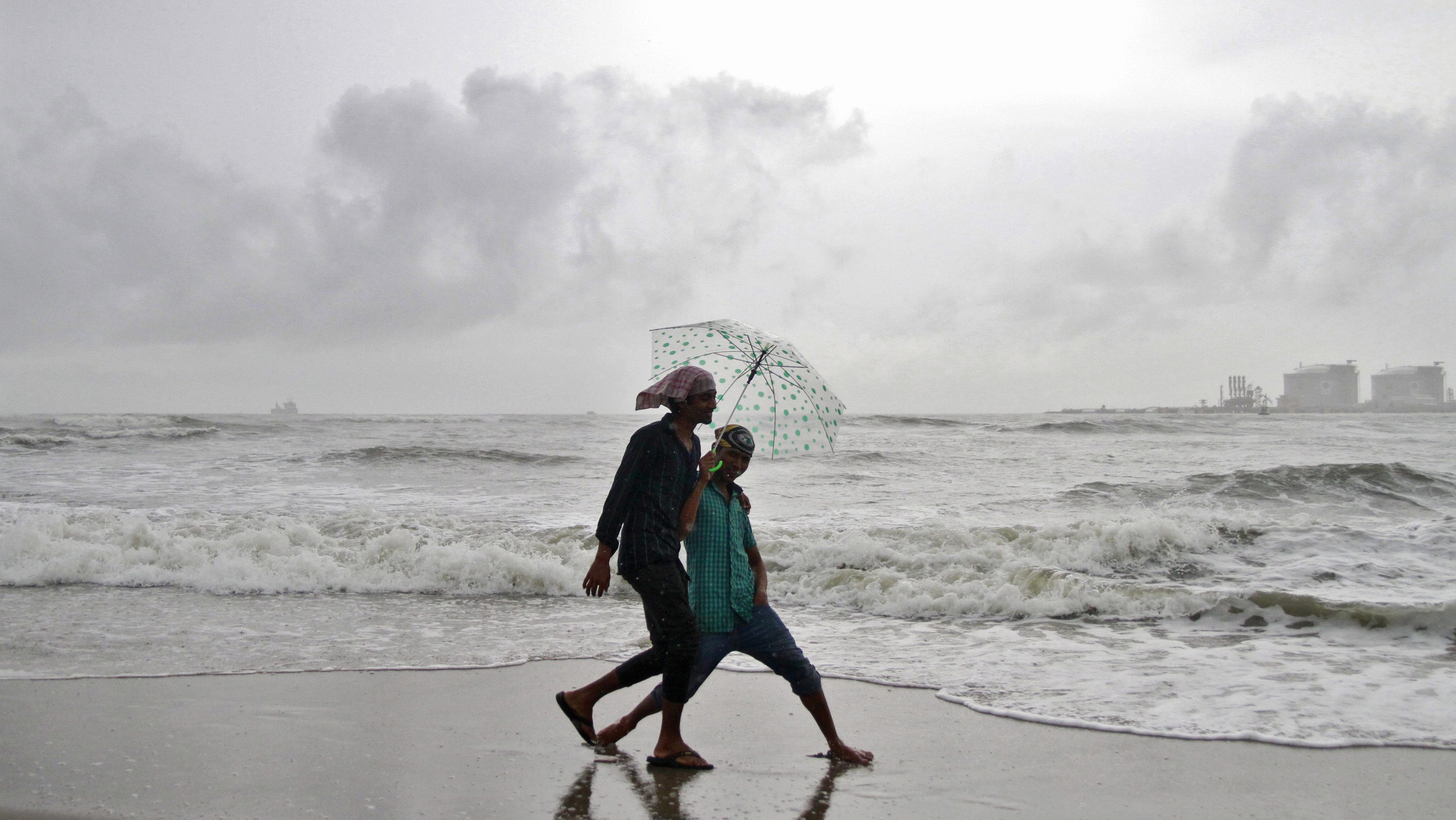 In southern India, parts of Tamil Nadu, Puducherry, Karaikal, and Kerala will see rain spells (Image/Reuters)