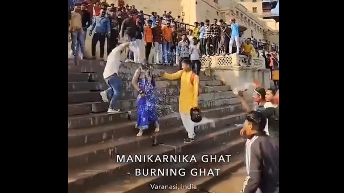 Varanasi, Manikarnika ghat, Manikarnika ghat couple, varanasi ghat, men throw water at couple, couple harassed in Varanasi, Varanasi news