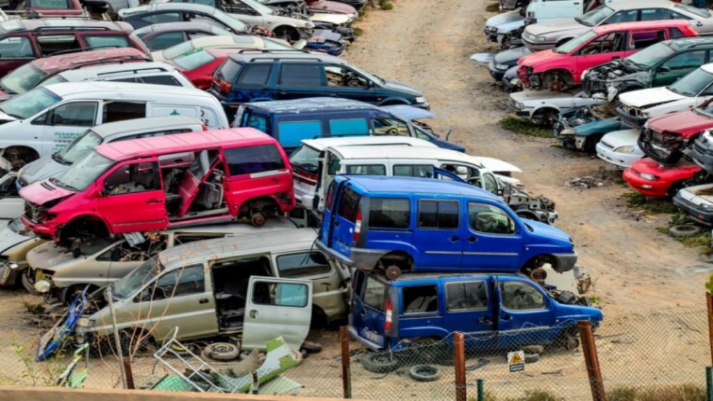 Voluntary scrapping of vehicles can lead to 15-20% reduction in pollution emission. (Image: Freepik)