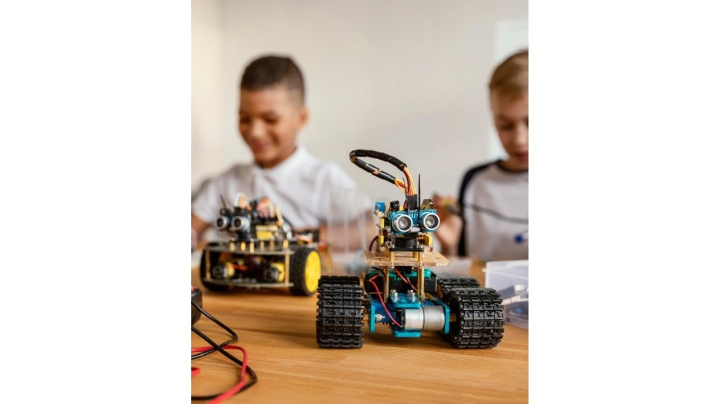 Over the years, the core area of most robotics competitions has been promoting and fostering teamwork and collaboration among participants. (Image source: Freepik)