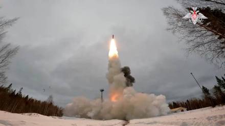 Medium-Range Ballistic Missile Medium-Range Ballistic Missile