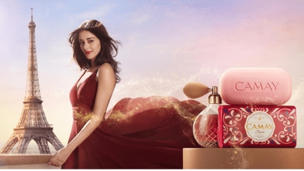 As the story unfolds, she walks the streets of the city, captivating onlookers with the fragrance of French perfume infused in her Camay soap bar