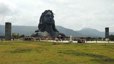 Maha Shivaratri 2024 History and Significance:Maha Shivaratri holds immense significance in Hindu culture and spirituality, signifying various aspects of devotion and penance.