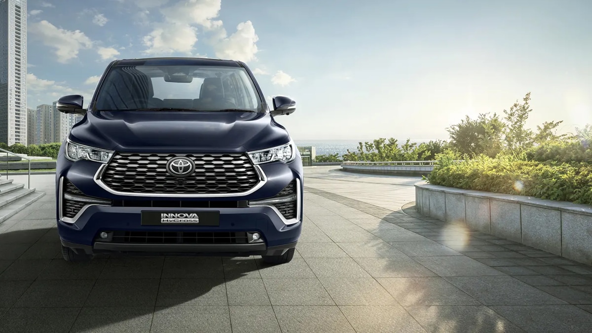 Toyota Innova Hycross