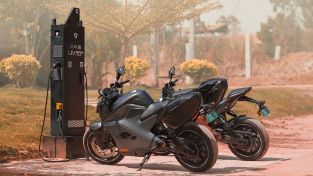 UV SUPERNOVA fast charging (1)