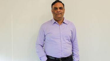 Additional capabilities of a MES including OEE monitoring, capacity planning, and production planning