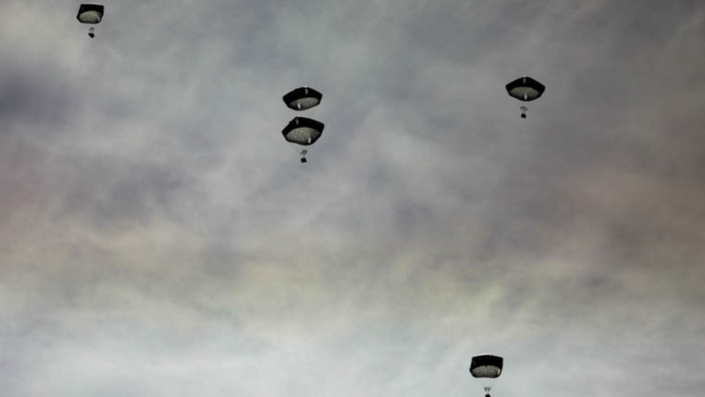 US millitary airdrops aid in Gaza