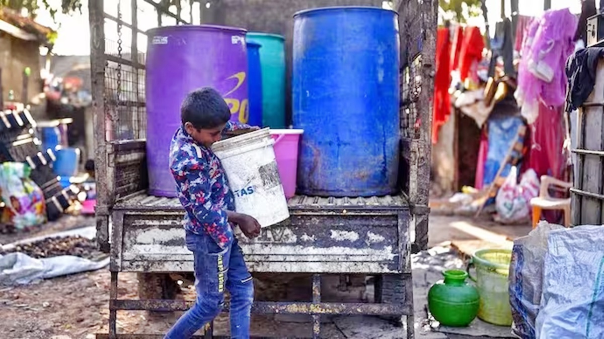 Bengaluru water crisis: Karnataka govt lays plan to tackle water scarcity, warns of tanker seizure if registration not completed before March 7 Bengaluru water crisis: Karnataka govt lays plan to tackle water scarcity, warns of tanker seizure if registration not completed before March 7
