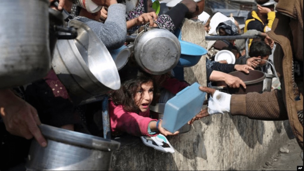 Israeli troops in the northern Gaza Strip opened fire on Palestinians scrambling for food aid on Thursday, leading death of over 100 people. (Image:X) Israeli troops in the northern Gaza Strip opened fire on Palestinians scrambling for food aid on Thursday, leading death of over 100 people. (Image:X)