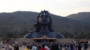 spiritual gurus, spirituak babas, Sadhguru Jaggi Vasudev, Isha Foundation, Sadhguru, Sri Sri Ravi Shankar, Art of Living Foundation, meditation, Baba Ramdev, Yoga guru, Patanjali Ayurveda, Mata Amritanandamayi, Amma, hugging saint, Amritanandamayi Trust, Gurmeet Ram Rahim Singh, Asaram Bapu, Asaram Bapu ashrams, Sadhguru Nithyananda