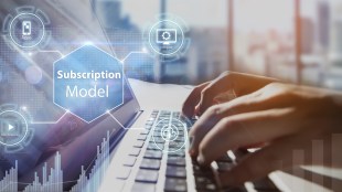 Subscription,Business,Model,Concepts.close-up,Of,Man,Hands,Using,Laptop,Or