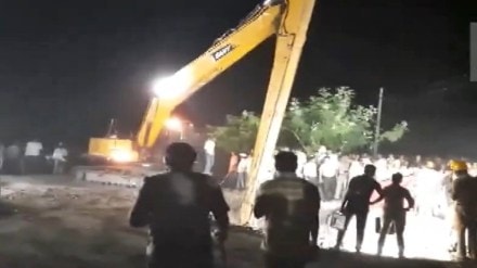 Karnataka: Rescue operations continue day after 2-year-old boy falls headfirst into 16-feet borewell | Watch Video