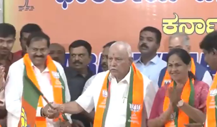 Former Congress MLA Akhanda Srinivas Murthy joins BJP Former Congress MLA Akhanda Srinivas Murthy joins BJP
