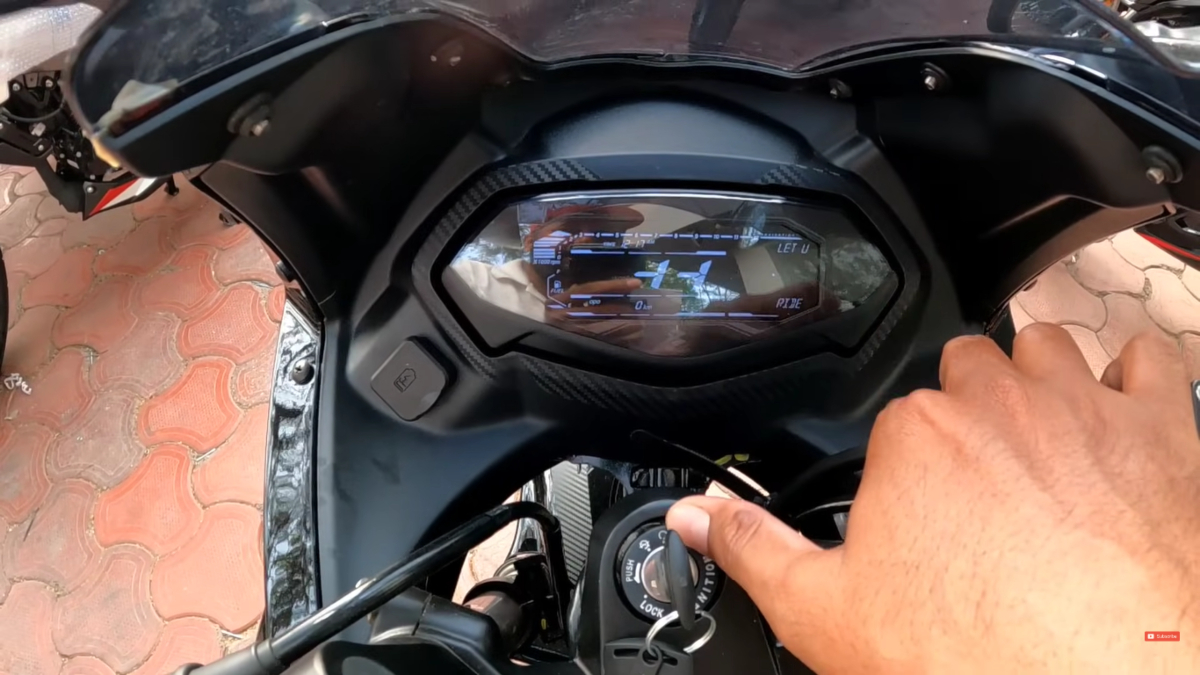 Bajaj silently rolls out updated Pulsar 220F – gets new instrument ...