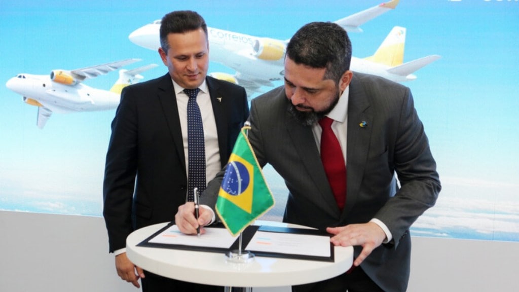 Embraer and Correios signs MoU. Embraer and Correios signs MoU.