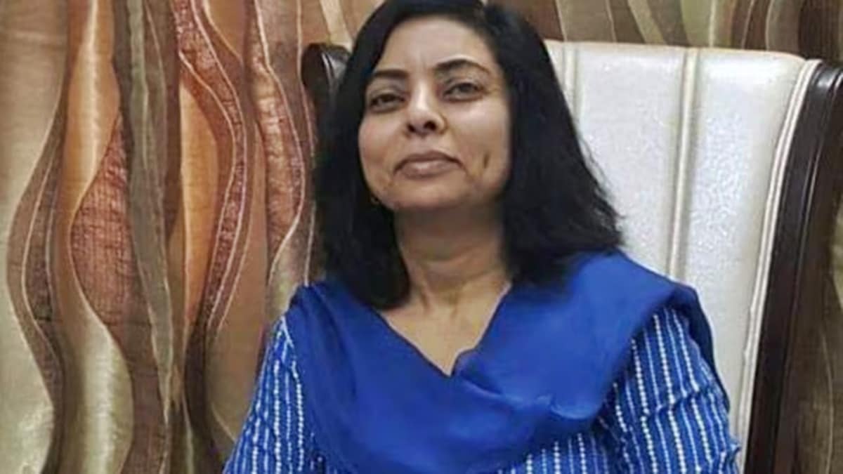 Haryana official 'lifts' 20-year-old ban on multi-crore disputed land parcel, kin buys it later