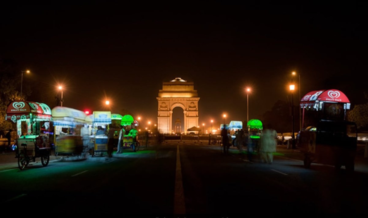 India welcomes 4.78 million foreign tourists in first half of 2024, Bangladesh and US lead the way.