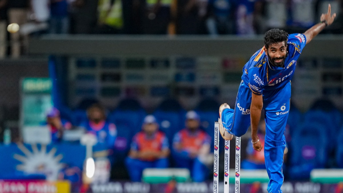 IPL 2024 Live, MI vs RCB Match Today: Mumbai Indians are chasing a target of 197 vs Royal Challengers Bengaluru to bat first at Wankhede Stadium.