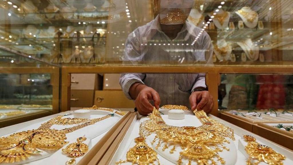 gold, gold jewellery retailers, revenue, gold prices, import duty, volume growth, promotional campaigns, profitability, inventory, store additions, wedding season, festive season