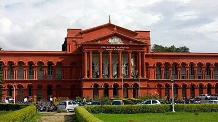 Man slits throat in front of Chief Justice in Karnataka High Court