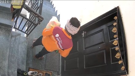 Swiggy delivery agentg steals Nike shoes viral video Swiggy delivery agentg steals Nike shoes viral video