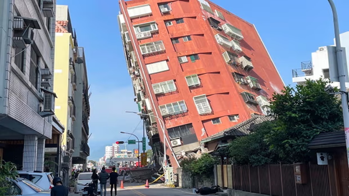 Massive earthquake hits Taiwan, videos show tilted buildings, swaying bridges | Watch Massive earthquake hits Taiwan, videos show tilted buildings, swaying bridges | Watch