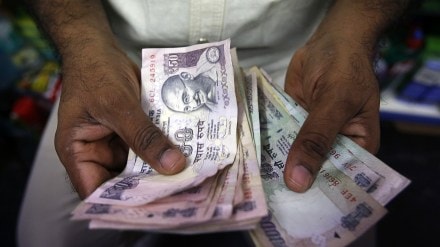 Debt market witnessed strong inflows from debt FPIs as investors were buying bonds (Image/Reuters)