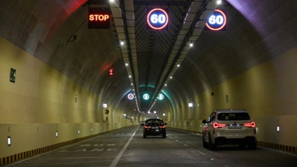 Mumbai, accident Mumbai, Mumbai accident, Mumbai news, Mumbai coastal road, mumbai road accident Mumbai, accident Mumbai, Mumbai accident, Mumbai news, Mumbai coastal road, mumbai road accident