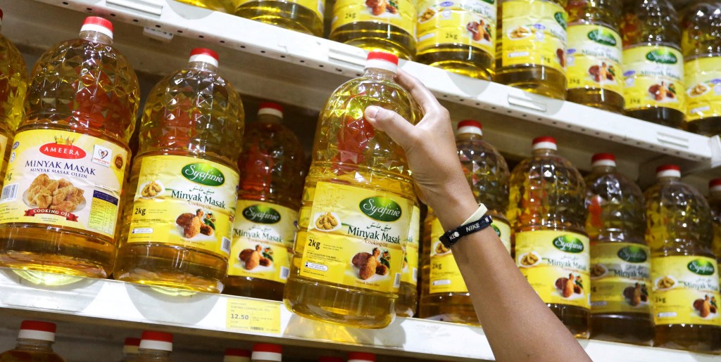 sunflower oil, volume growth, healthy harvest, government policies, duty-free imports, capital expenditure, edible oil industry, consumption, soybean oil, refining capacity