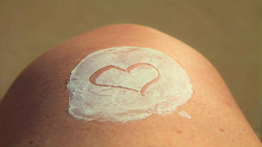SPF Sunscreen Right Amount, Instructions and Usage SPF Sunscreen Right Amount, Instructions and Usage