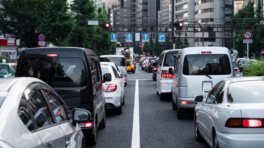 The buyer is responsible for completing the transfer procedure, even if the seller has completed all of the documentation, according to the Supreme Court.