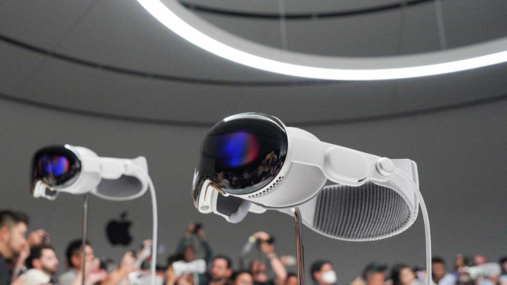 Affordable Vision Pro coming in 2025