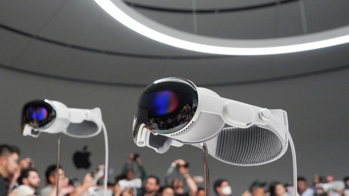 Affordable Vision Pro coming in 2025 Affordable Vision Pro coming in 2025