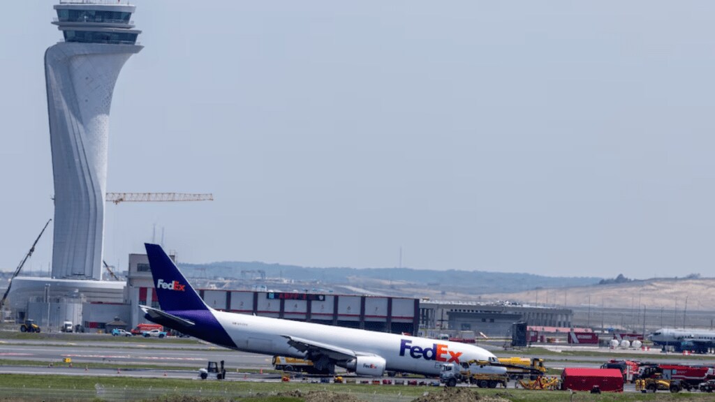 Boeing 767 cargo plane