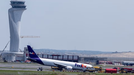 Boeing 767 cargo plane