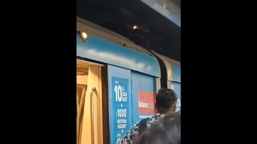 Delhi metro, delhi metro fire, DMRC, metro, metro fire, metro news, Rajiv chowk