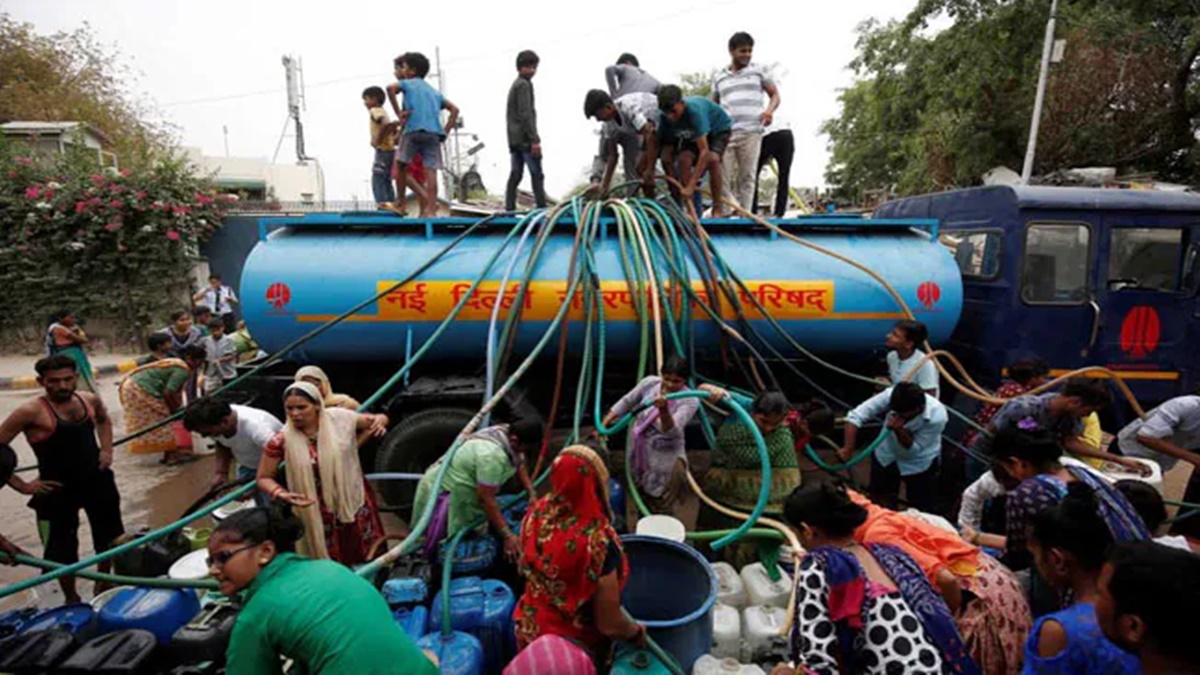 As Delhi faces water woes amid severe heatwave, AAP govt moves Supreme Court As Delhi faces water woes amid severe heatwave, AAP govt moves Supreme Court