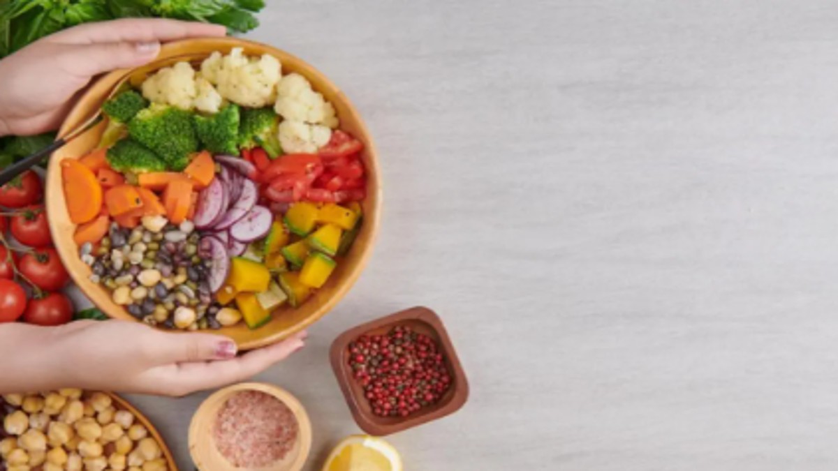 When it comes to beverages during summer, it’s crucial to stay hydrated by drinking plenty of water, coconut water or fresh fruit juices without added sugars.