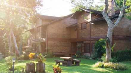 celebrity houses, celebrity homestays, airbnb, bnb, travel