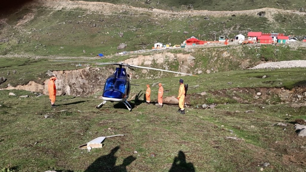 Chopper with 6 onboard makes emergency landing in Kedarnath, all passengers safe Chopper with 6 onboard makes emergency landing in Kedarnath, all passengers safe