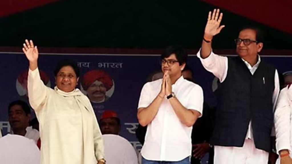 BSP chief Mayawati with nephew Akash Anand (middle). (Image: X/@samajwadiparty)
