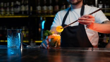 When it comes to summer coolers, mixologists swear by homemade concoctions.