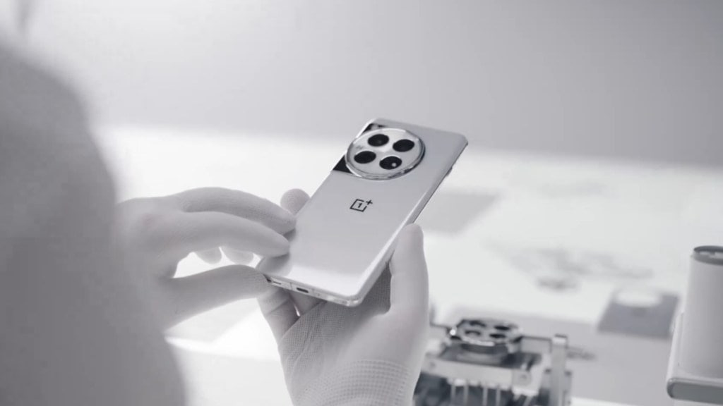 OnePlus 12 Glacial White India launch