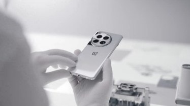 OnePlus 12 Glacial White India launch