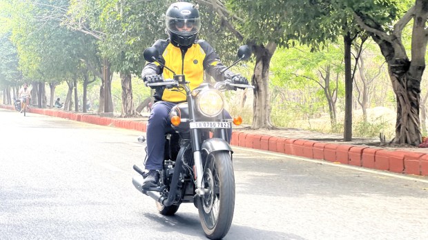Royal Enfield Bullet 350 ride