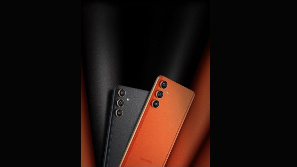 The Galaxy F55 will come in a choice of two colours—Raisin Black and a very fetching Apricot Crush