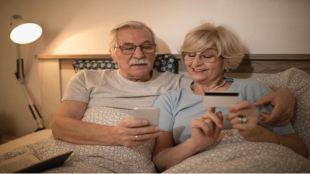 Credit Card for Senior Citizens: Why senior citizens should start using credit cards